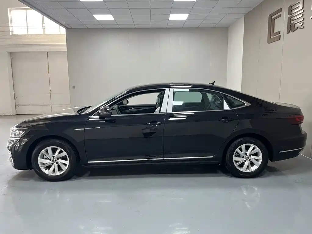 Volkswagen Passat PHEV — миниатюра 9
