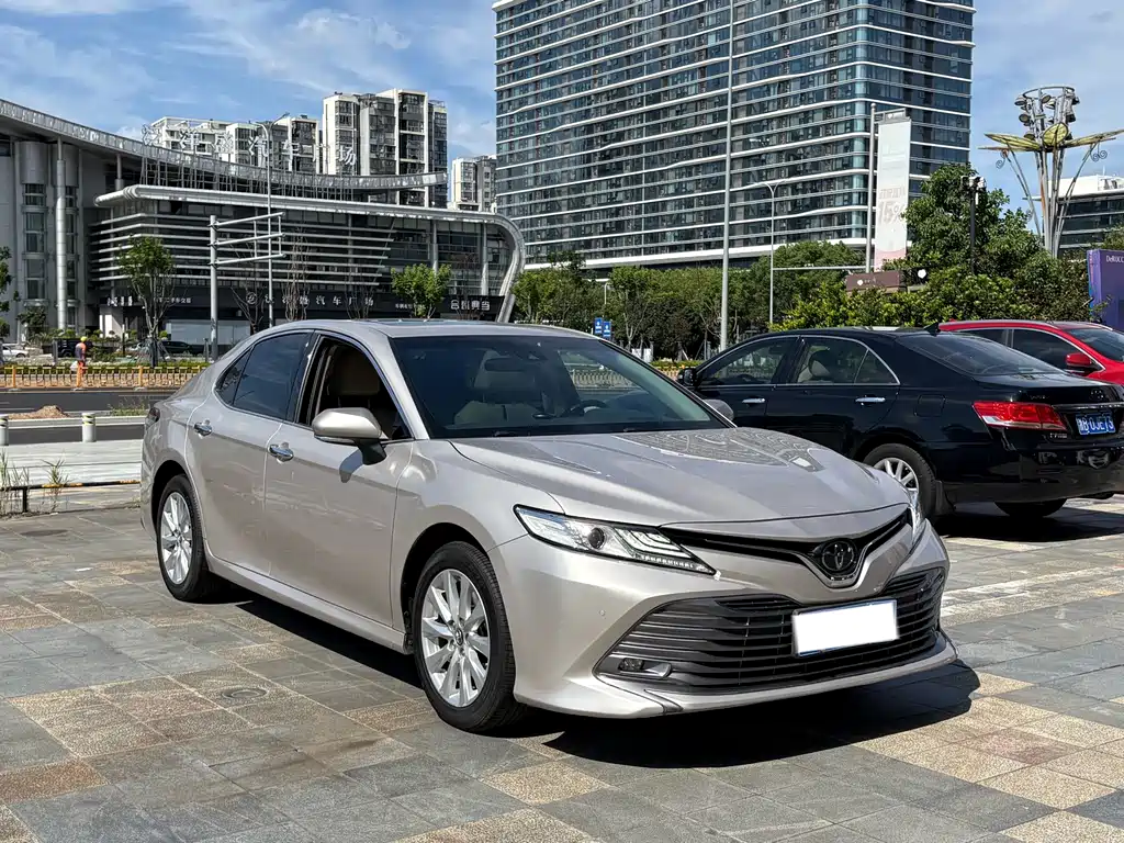 Toyota Camry — миниатюра 3