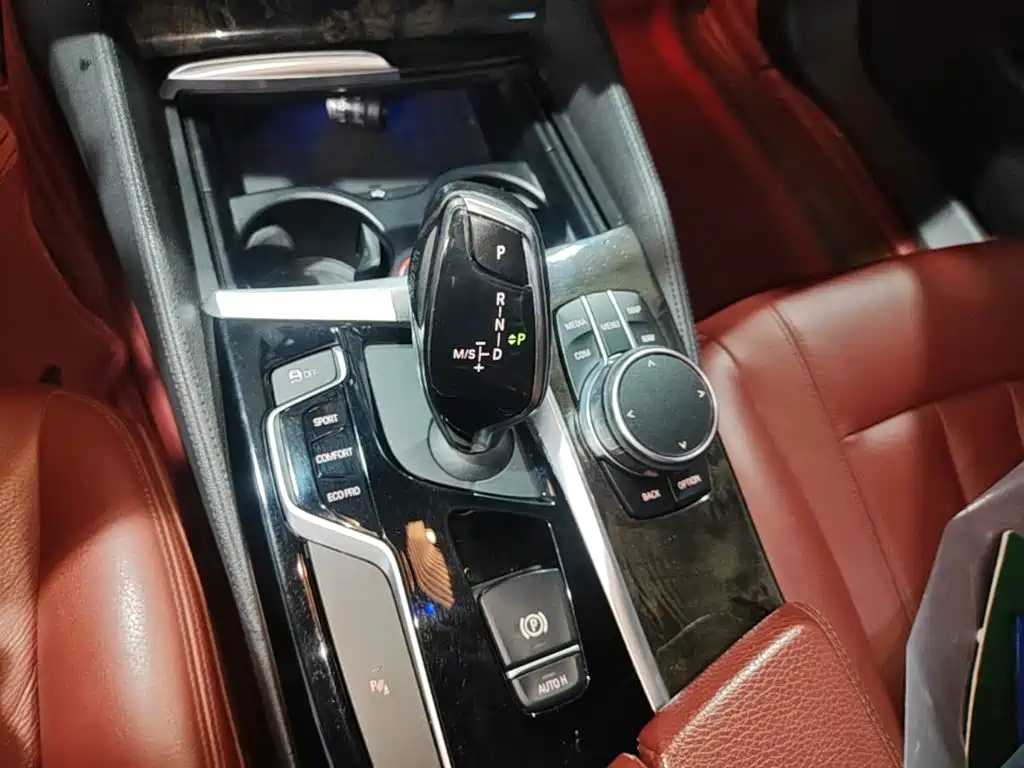 BMW 5 Series — миниатюра 14