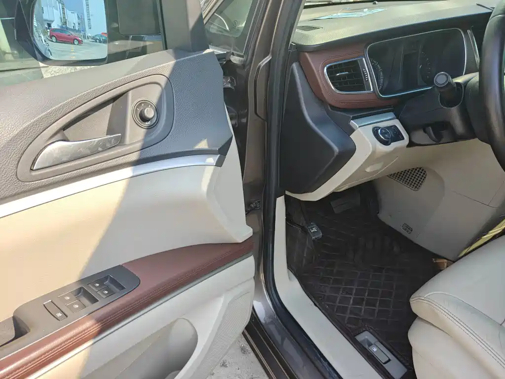 Buick GL8 — миниатюра 6