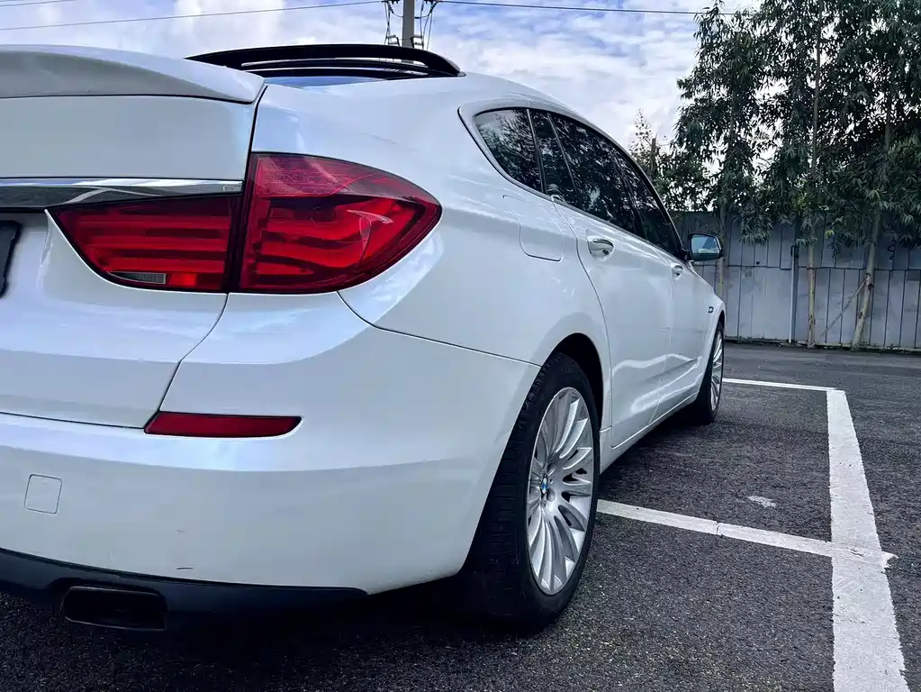 BMW 5 Series GT — миниатюра 8