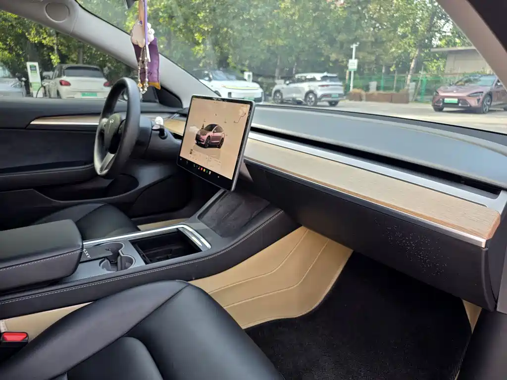 Tesla Model 3 — миниатюра 15