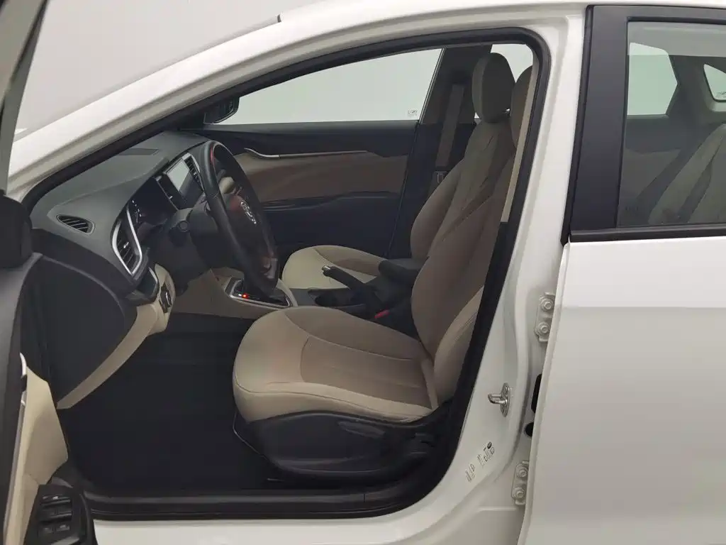 Buick Excelle — миниатюра 10