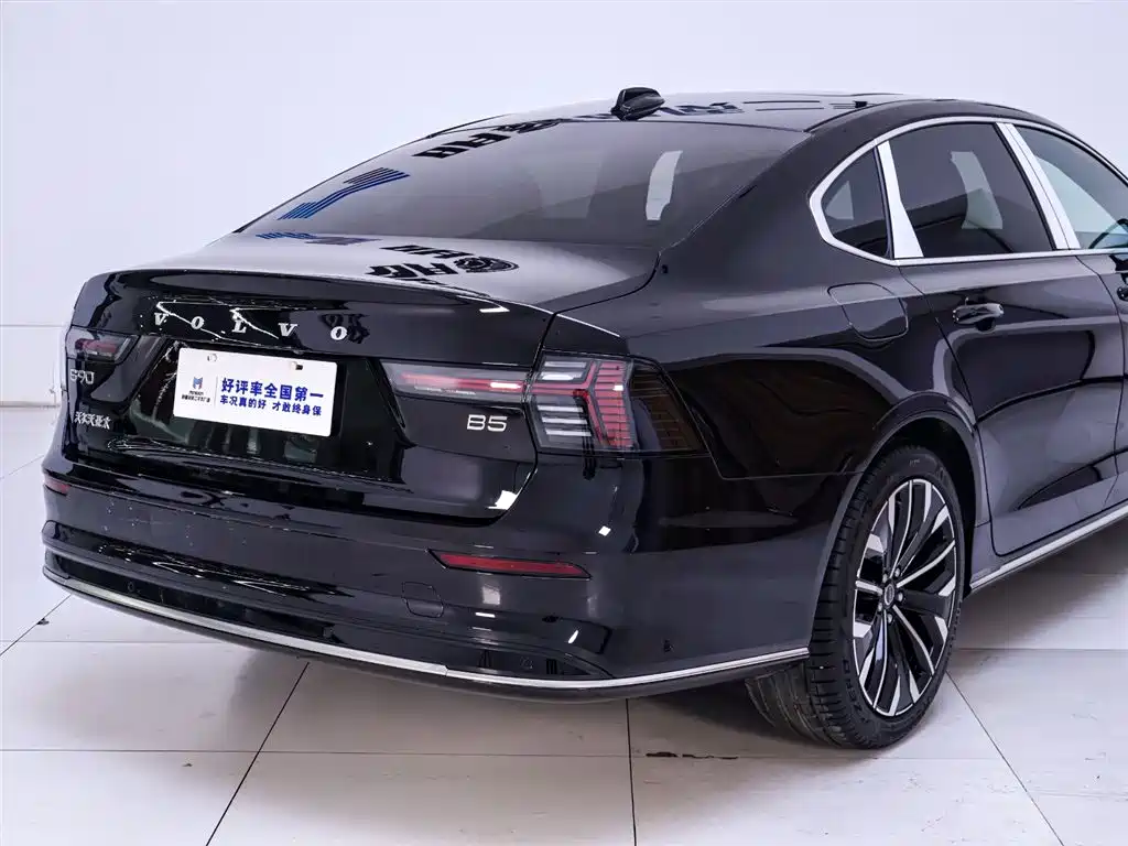Volvo S90 2026 B5 Luxury