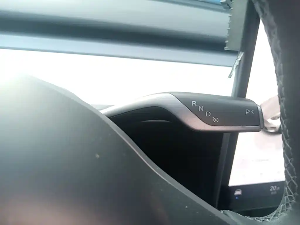 Tesla Model Y — миниатюра 14