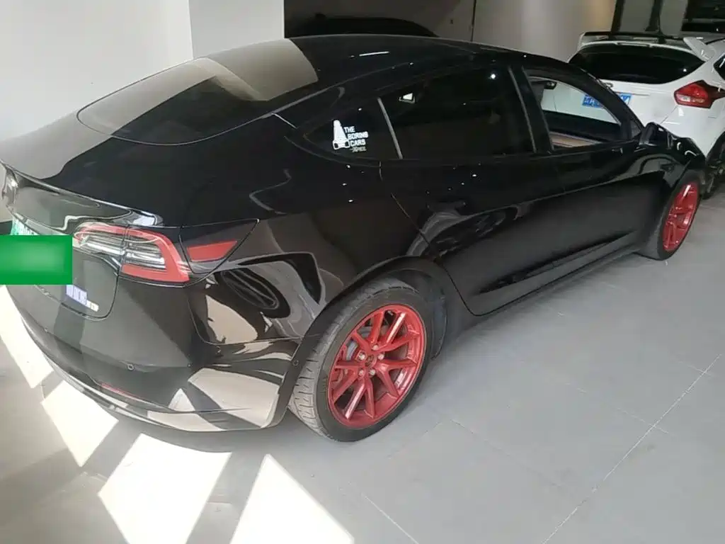 Tesla Model 3 — миниатюра 7