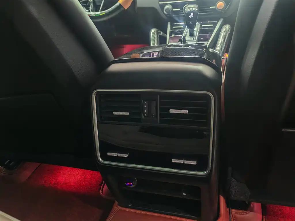 Porsche Cayenne Hybrid — миниатюра 18
