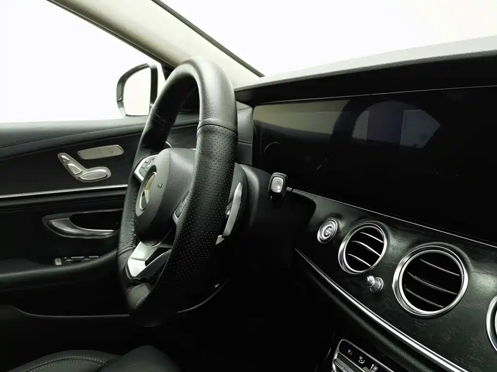 Mercedes-Benz E-Class — миниатюра 22