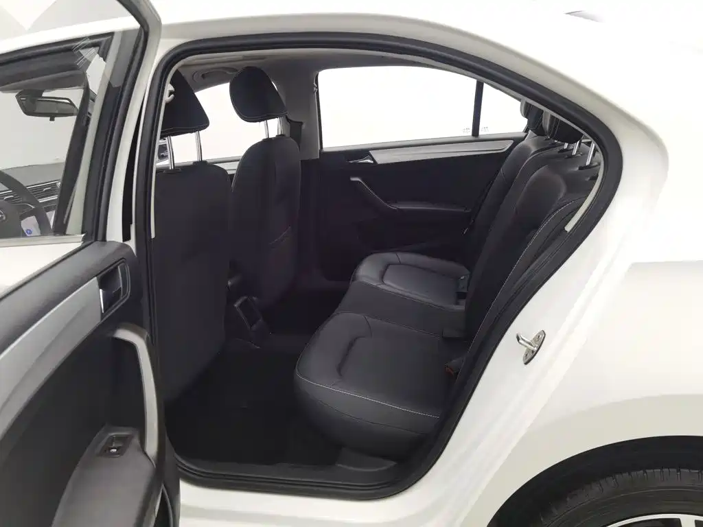 Skoda Rapid — миниатюра 15