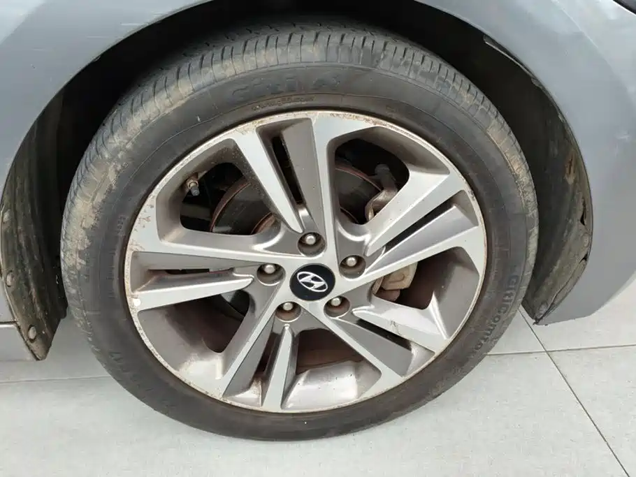 Hyundai Elantra — миниатюра 6