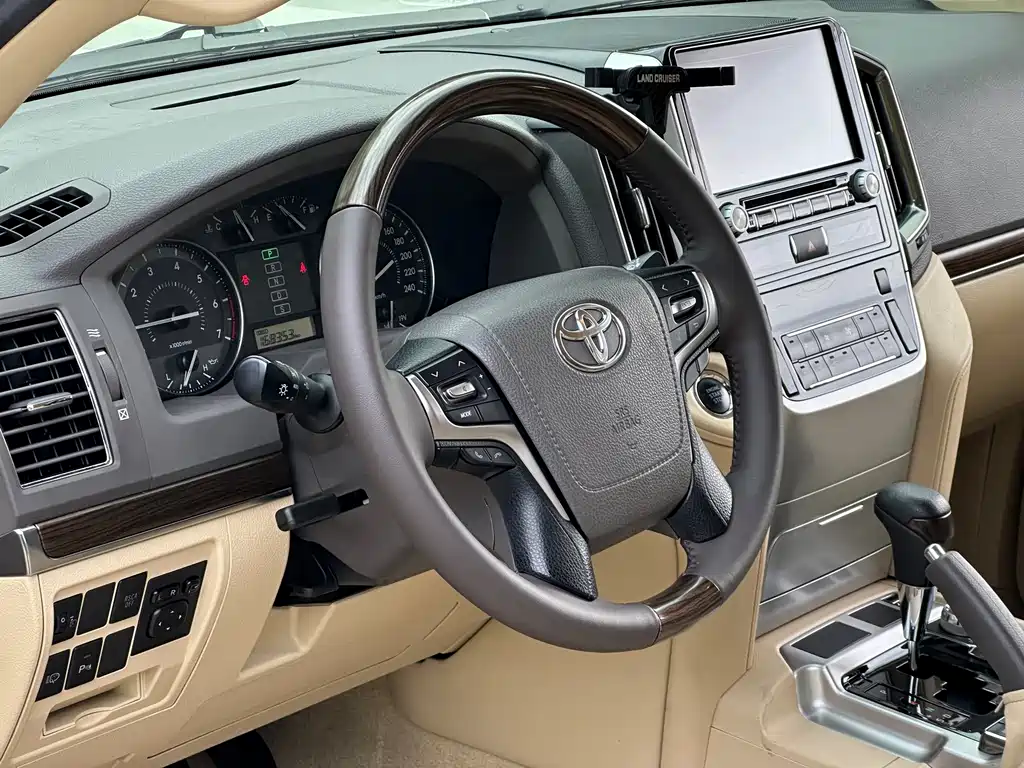 Toyota Land Cruiser 2018 4.6L AT
