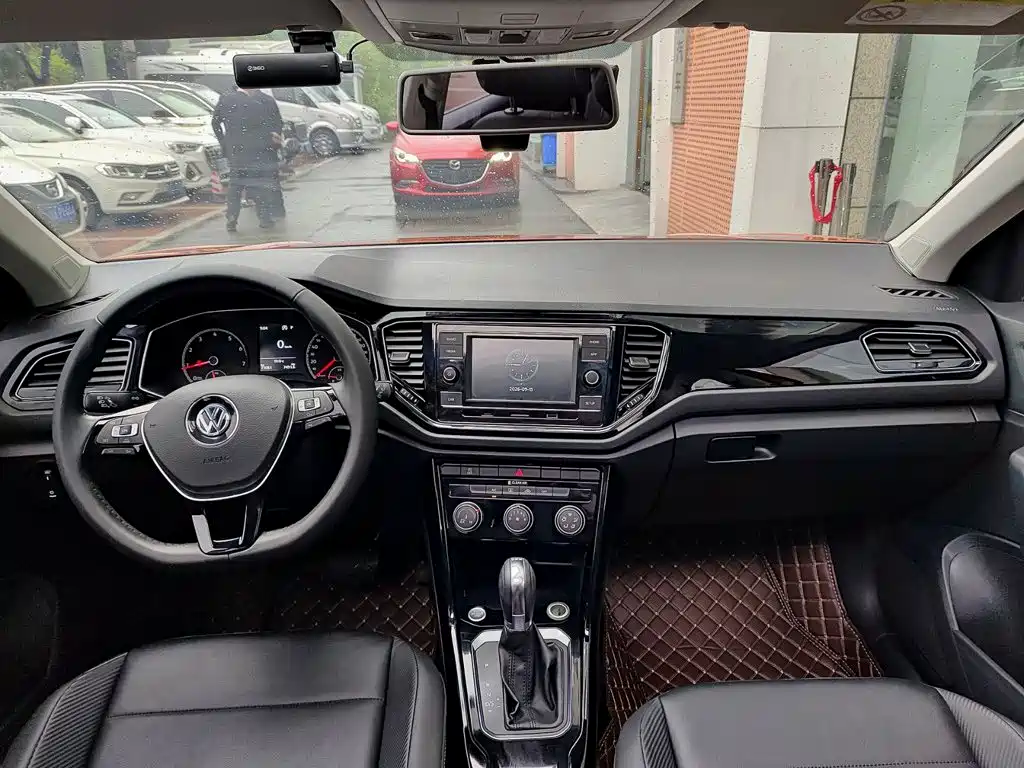 Volkswagen T-Roc — миниатюра 10
