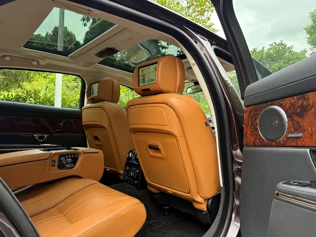 Jaguar XJ — миниатюра 9