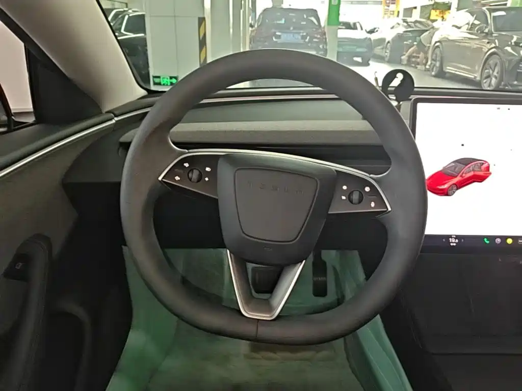 Tesla Model 3 — миниатюра 11