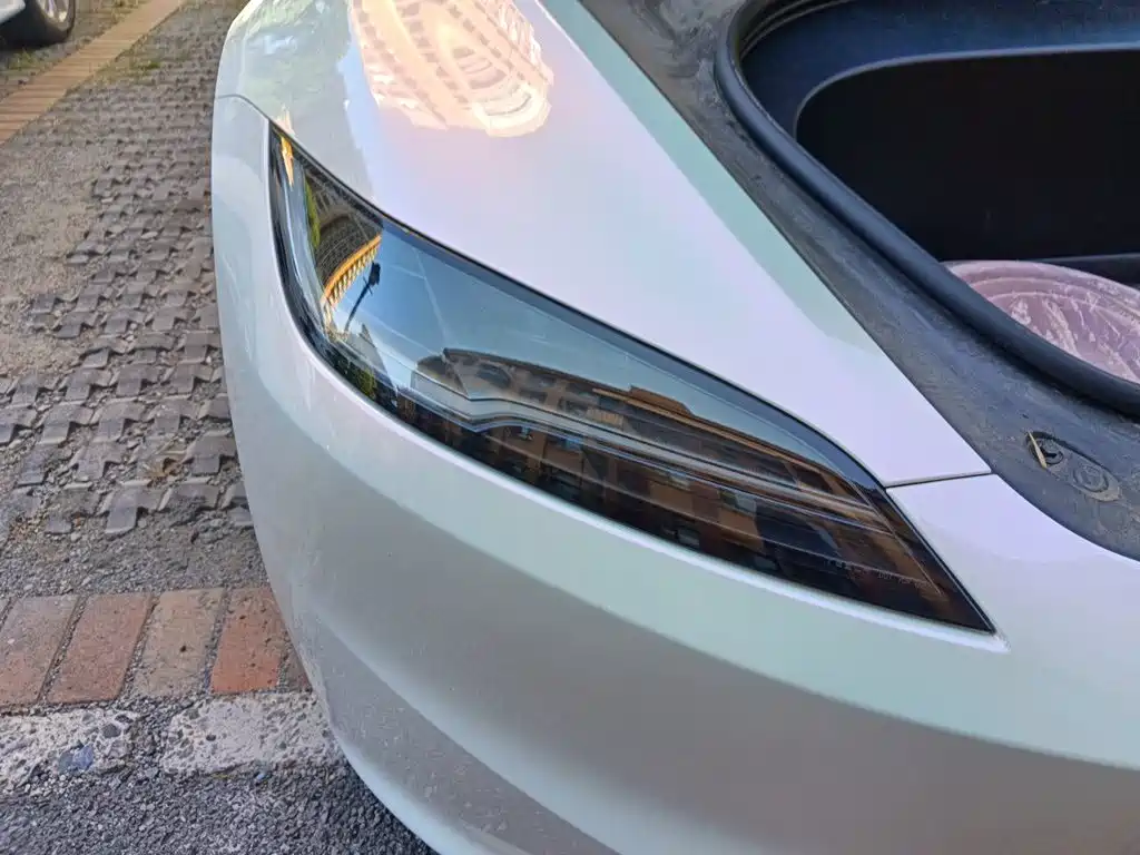 Tesla Model 3 — миниатюра 7