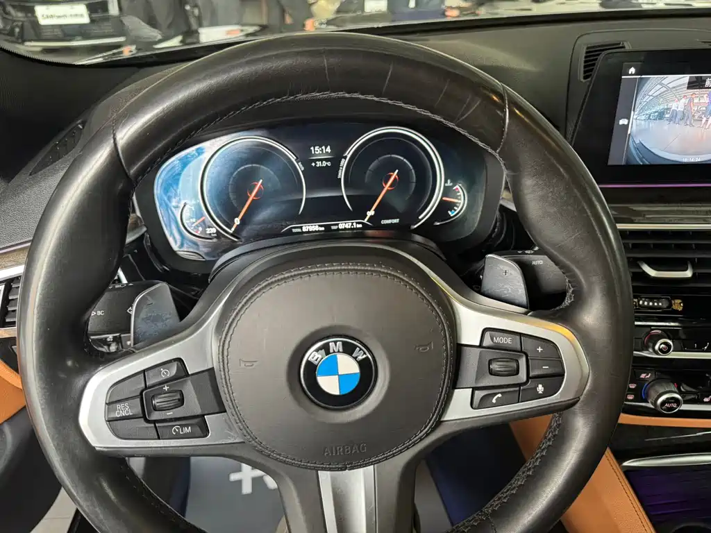 BMW 5 Series — миниатюра 9