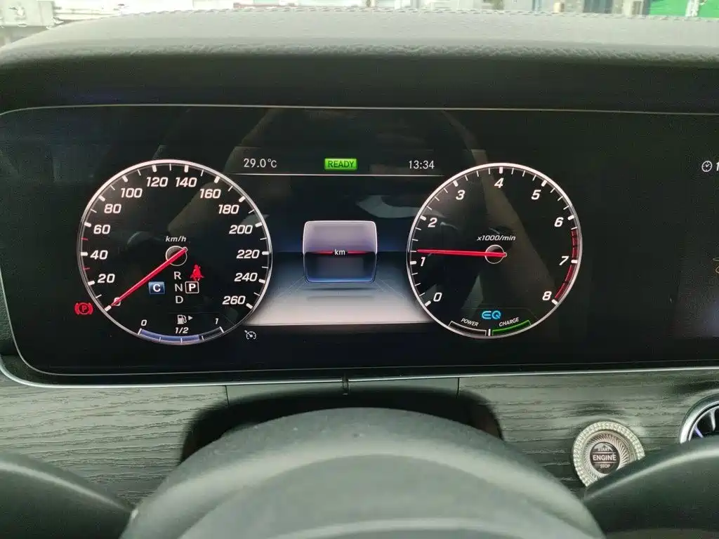 Mercedes-Benz E-Class — миниатюра 4