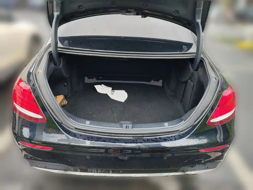 Mercedes-Benz E-Class — миниатюра 10