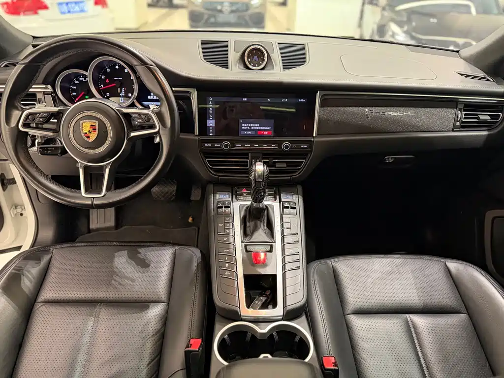 Porsche Macan — миниатюра 14
