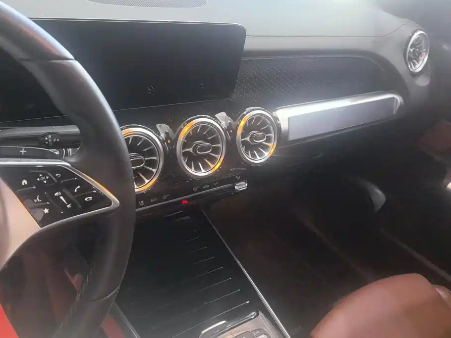 Mercedes-Benz GLB — миниатюра 13