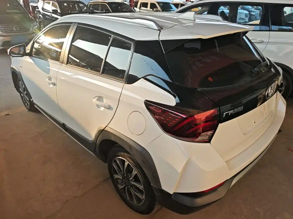 Toyota Yaris L — миниатюра 5