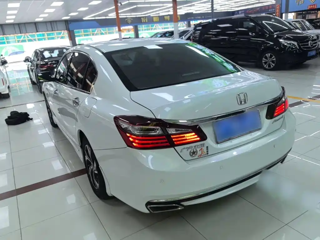 Honda Accord — миниатюра 5