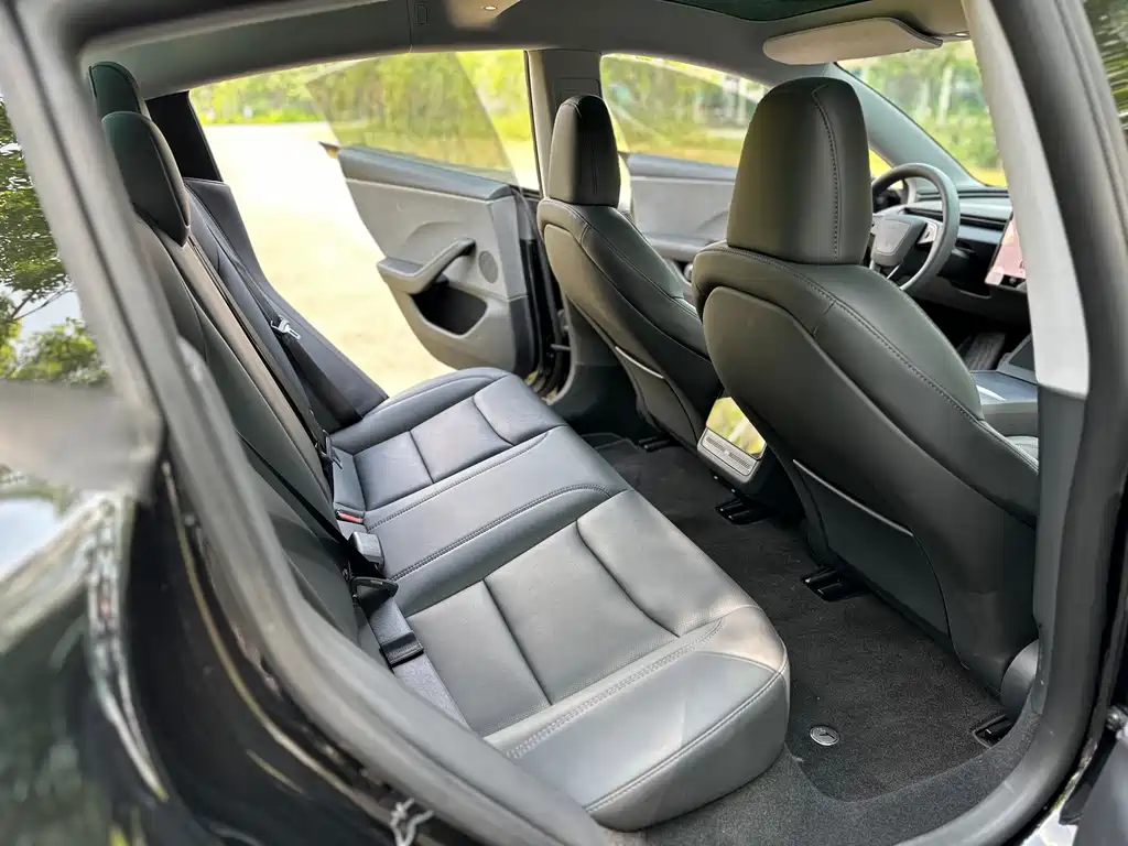 Tesla Model 3 — миниатюра 16