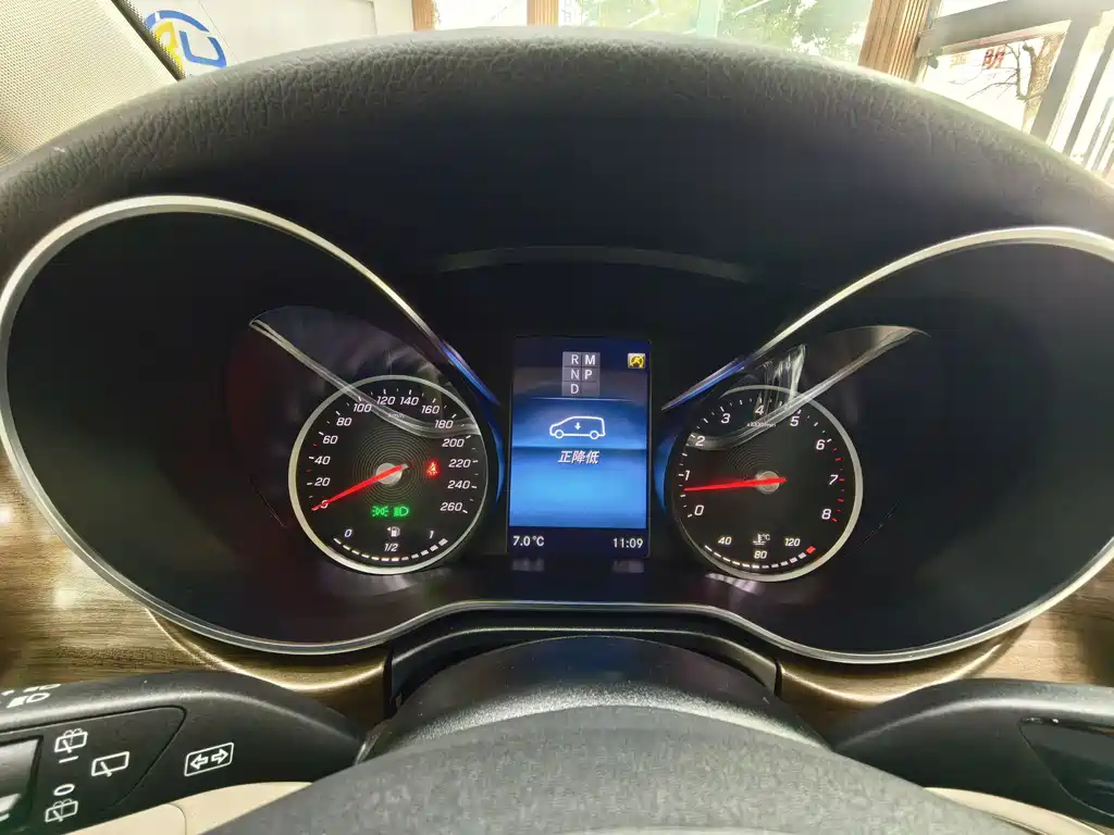 MERCEDES-BENZ V CLASS