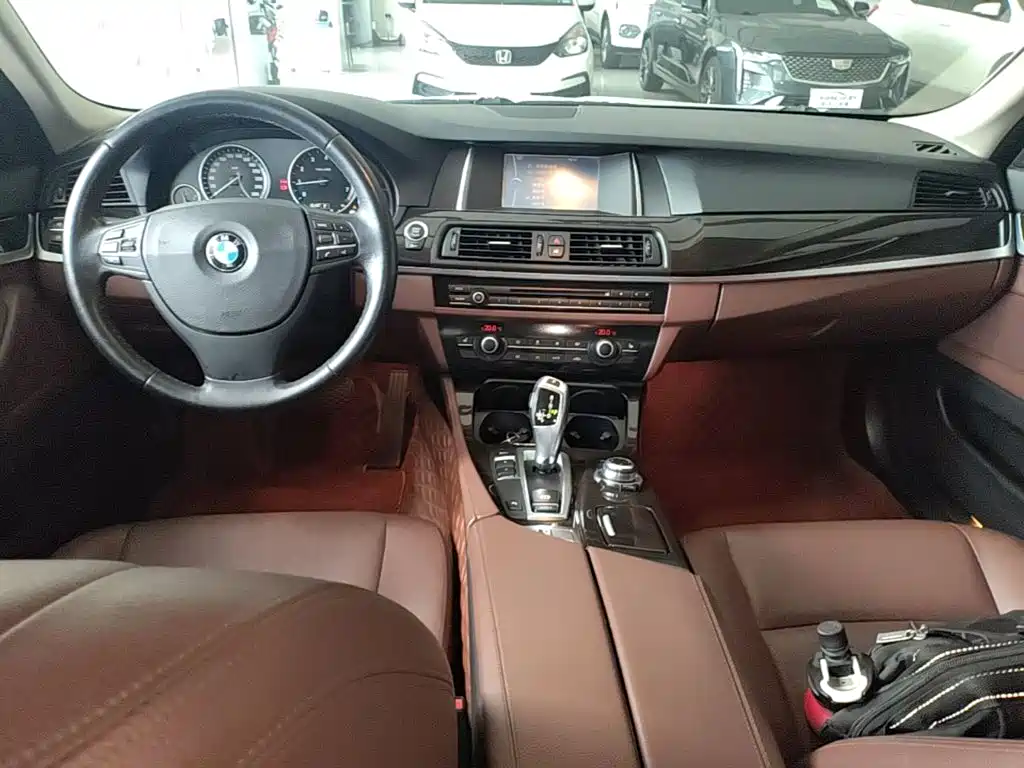 BMW 5 Series — миниатюра 10