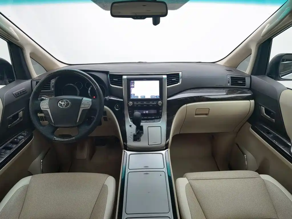 Toyota Alphard — миниатюра 5
