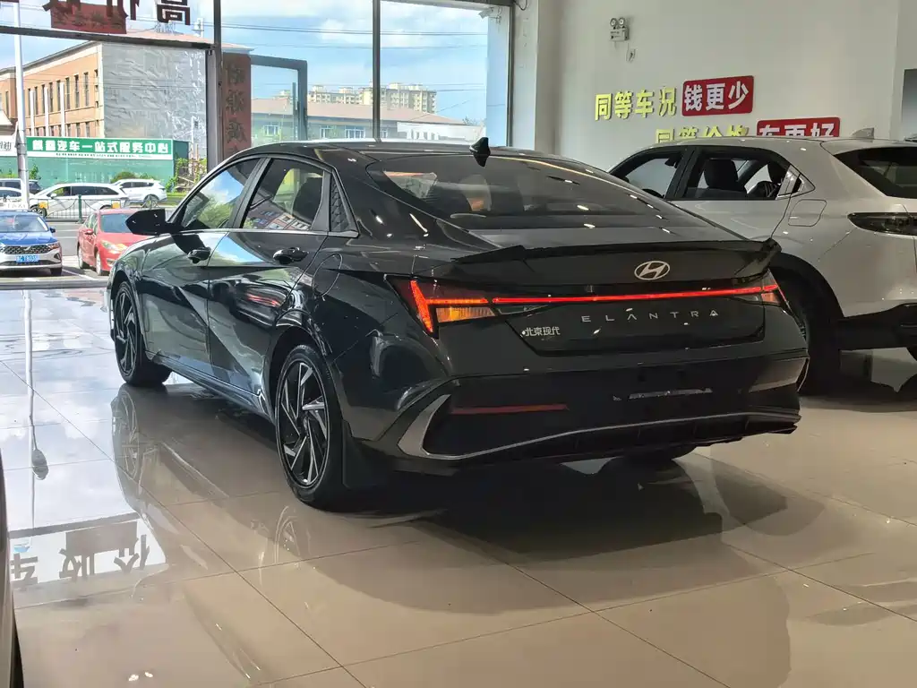 Hyundai Elantra — миниатюра 21
