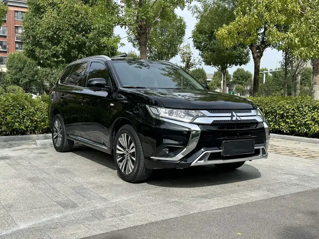 Mitsubishi Outlander — миниатюра 3