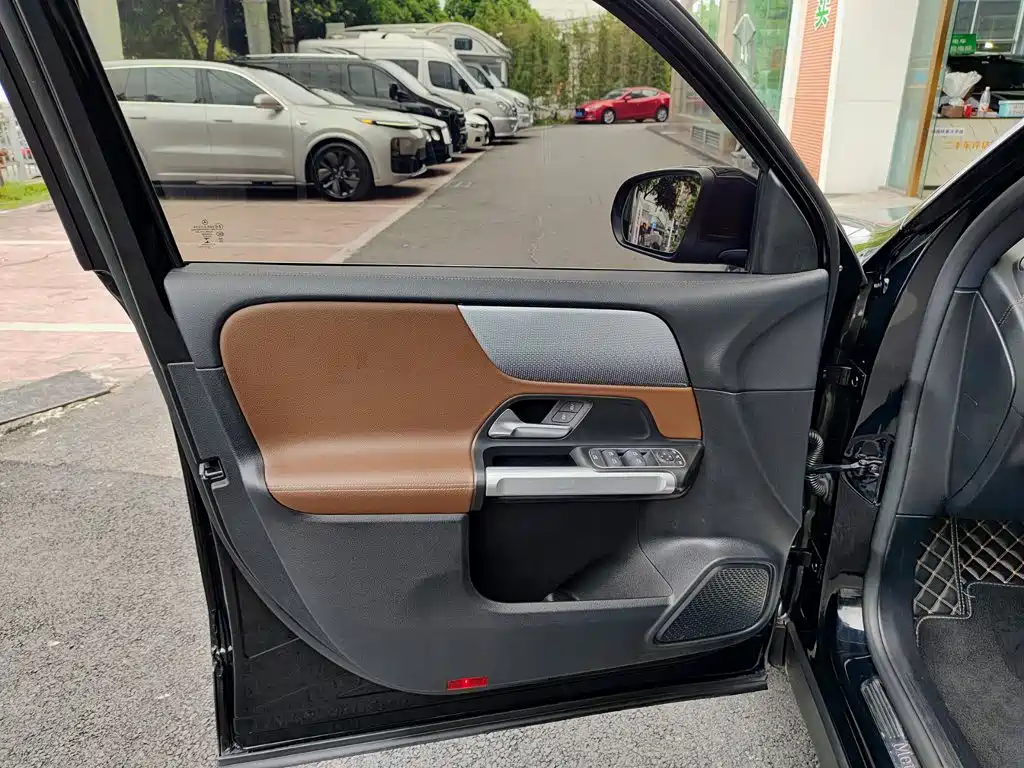 Mercedes-Benz GLB — миниатюра 6