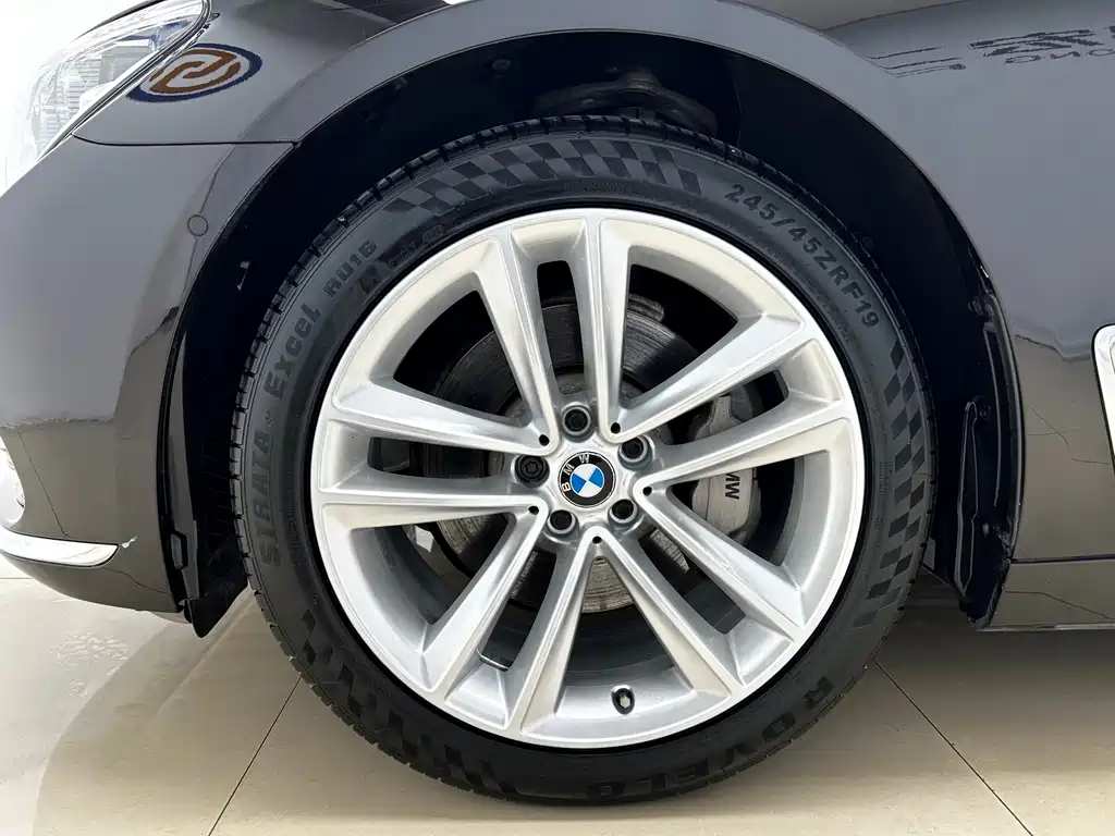 BMW 7 Series — миниатюра 26