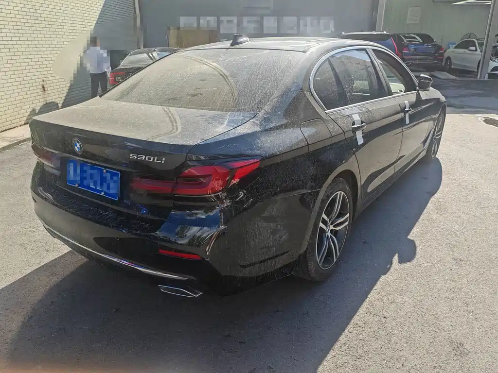 BMW 5 Series — миниатюра 8