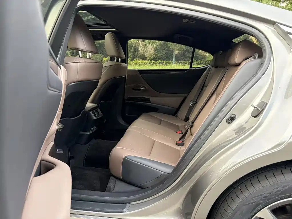 Lexus ES — миниатюра 10
