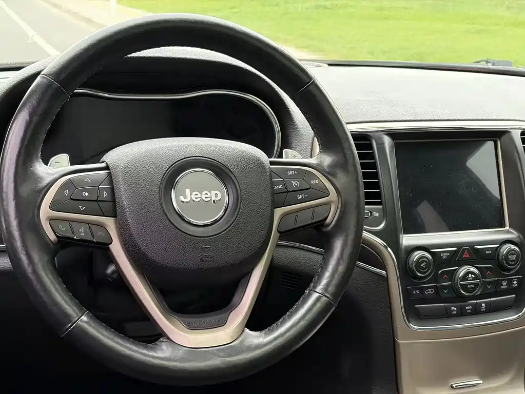 Jeep Grand Cherokee (Import) — миниатюра 16