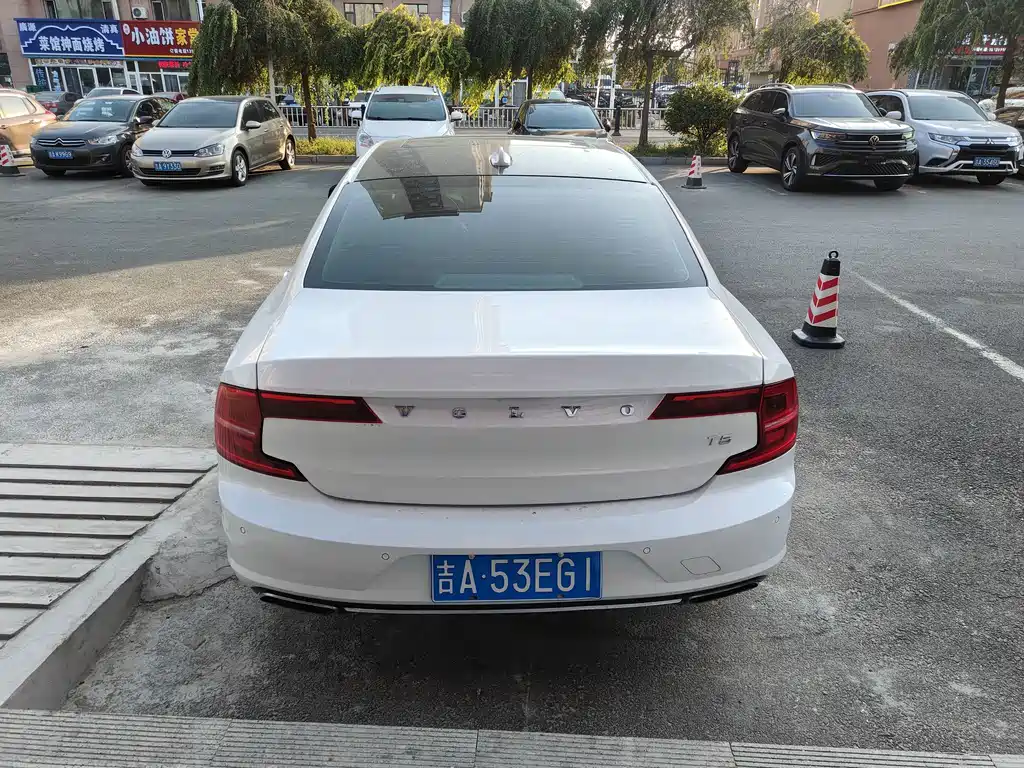 Volvo S90 — миниатюра 9