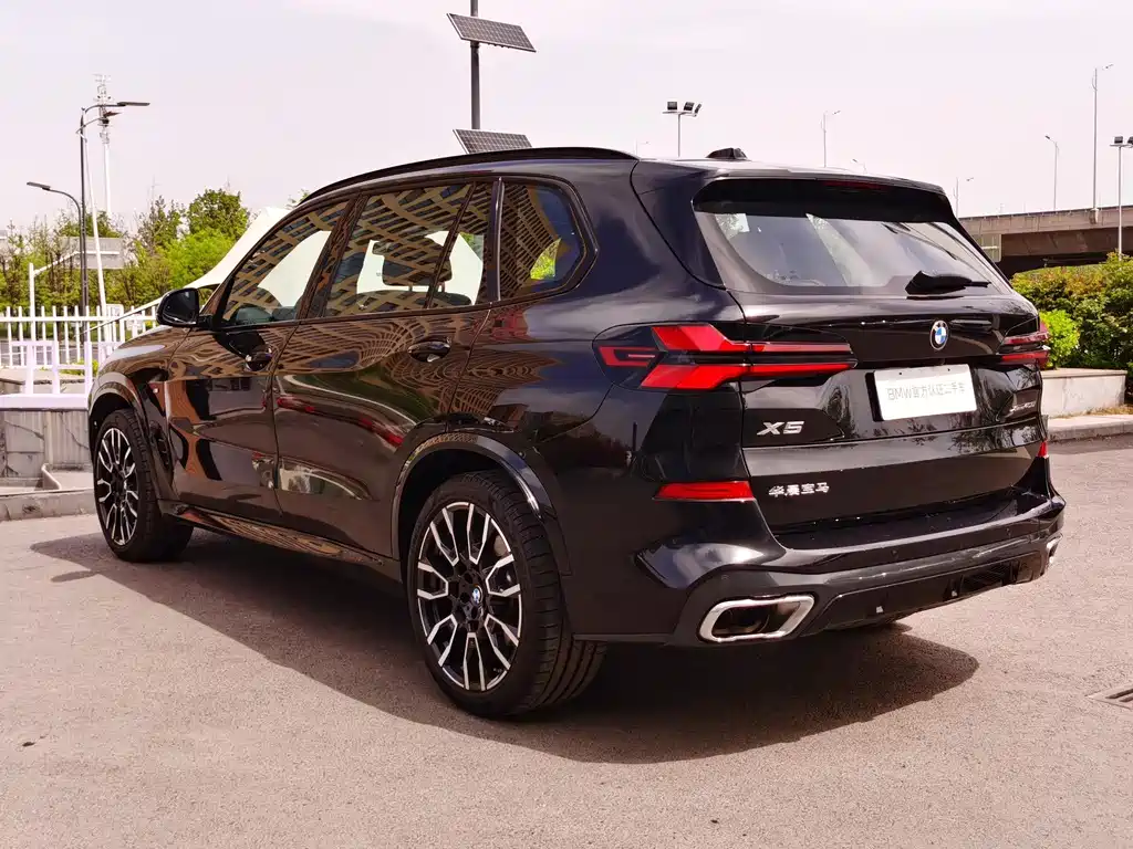 BMW X5 2025 xDrive 40Li M Sport