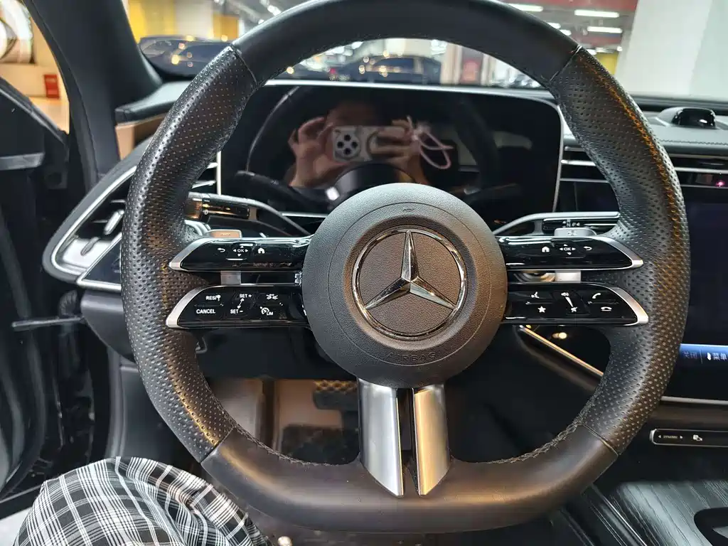 Mercedes-Benz E-Class — миниатюра 5