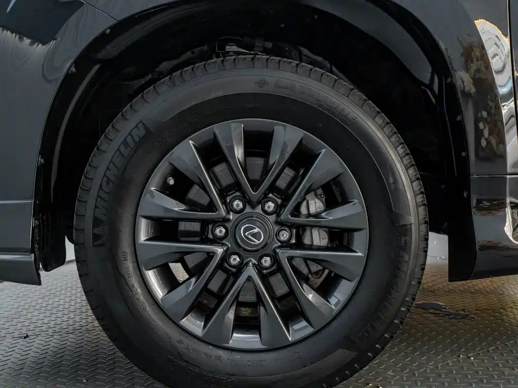 Lexus GX — миниатюра 10