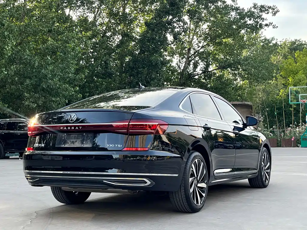 Volkswagen Passat 2023 330TSI Luxury