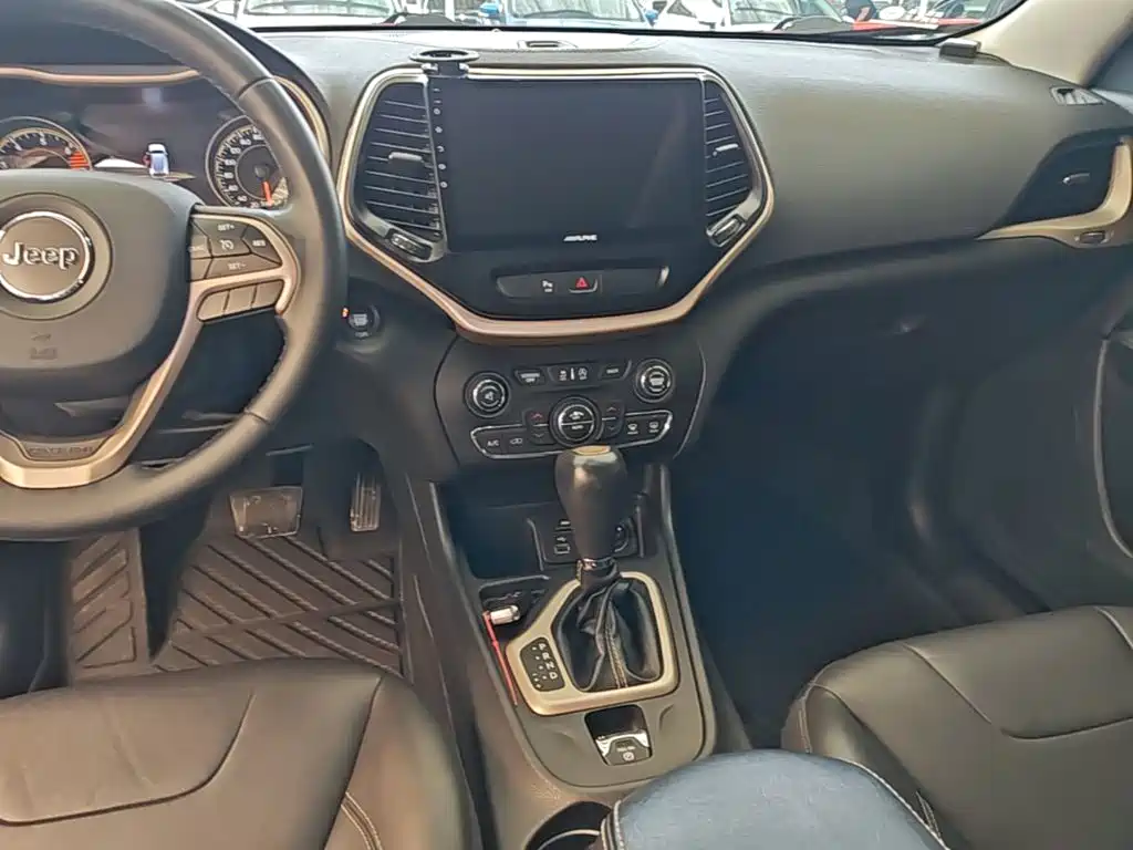 Jeep Cherokee — миниатюра 13