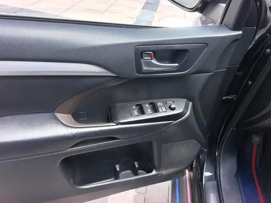 Toyota Highlander — миниатюра 7