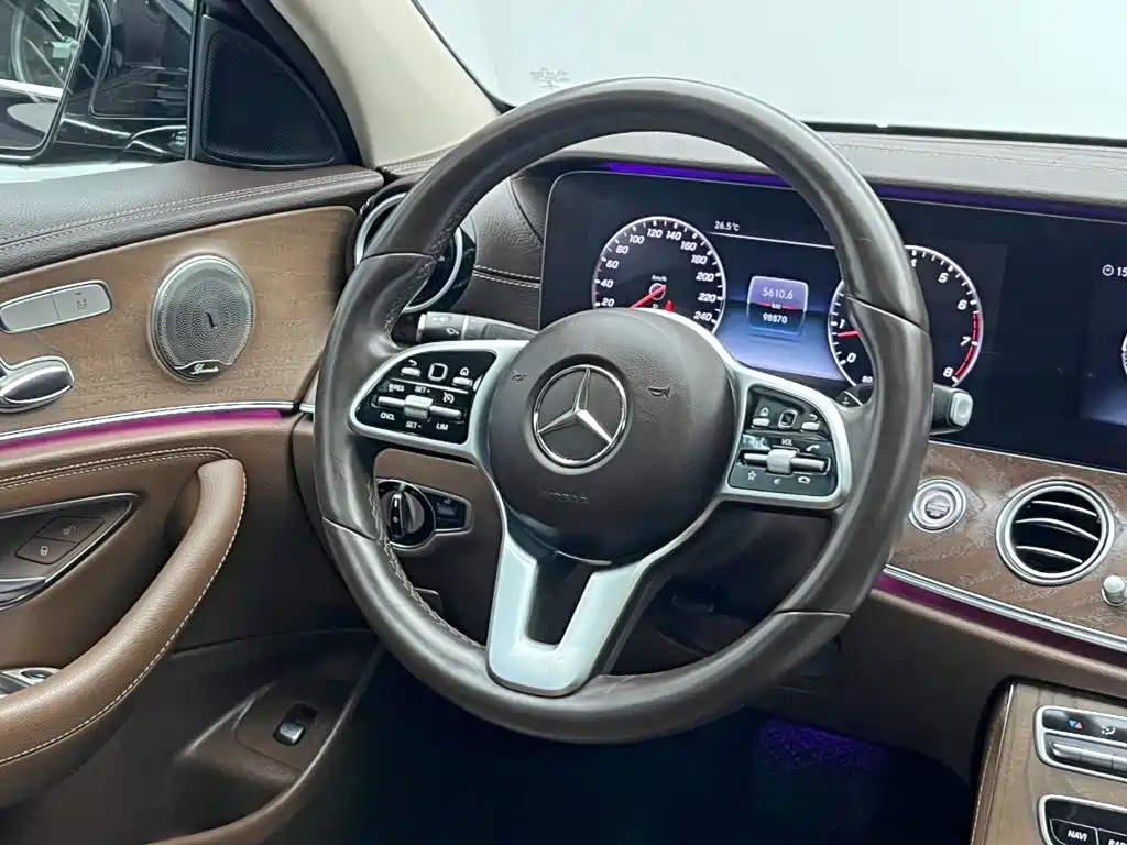 Mercedes-Benz E-Class — миниатюра 21