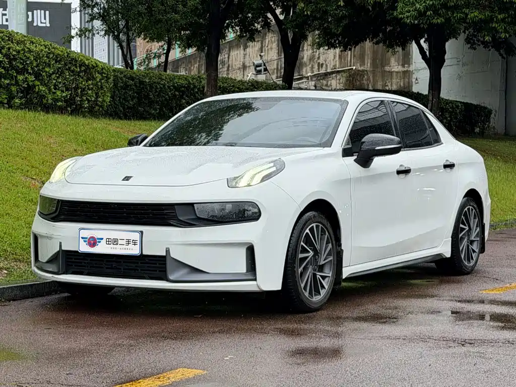 Lynk & Co 03