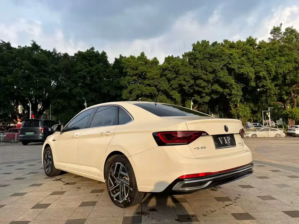 Volkswagen Sagitar — миниатюра 5