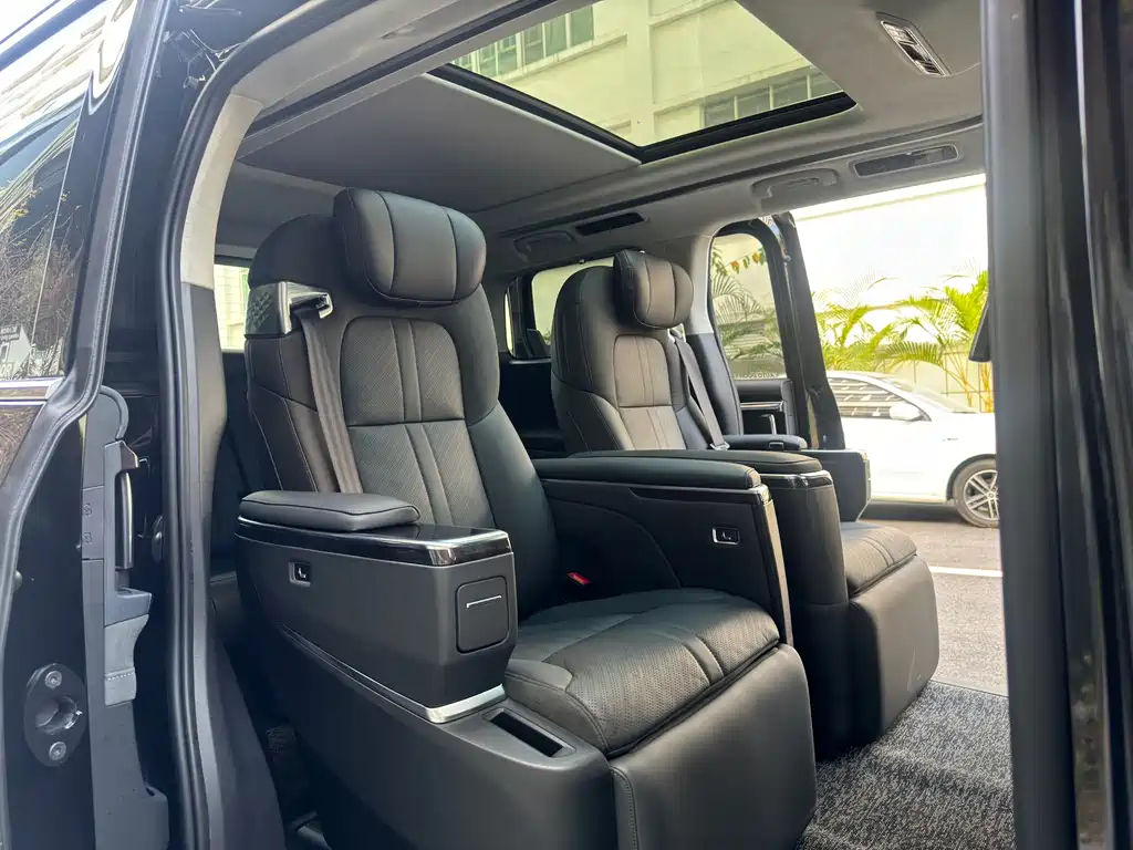 SAIC MAXUS EVERYONE 9