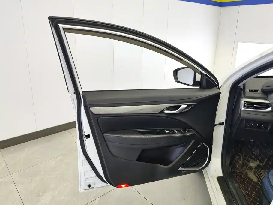 Geely Emgrand — миниатюра 7