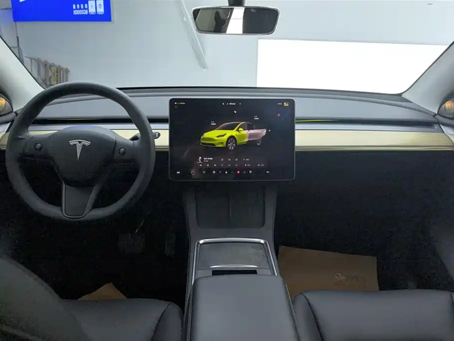 TESLA MODEL Y